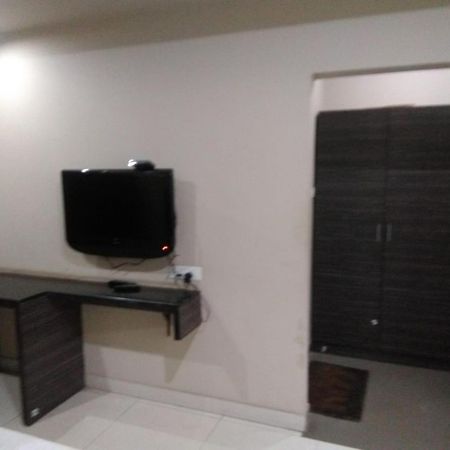Iroomz Hoysala Residency Белларі Екстер'єр фото