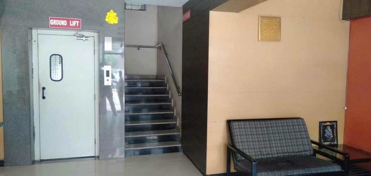 Iroomz Hoysala Residency Белларі Екстер'єр фото
