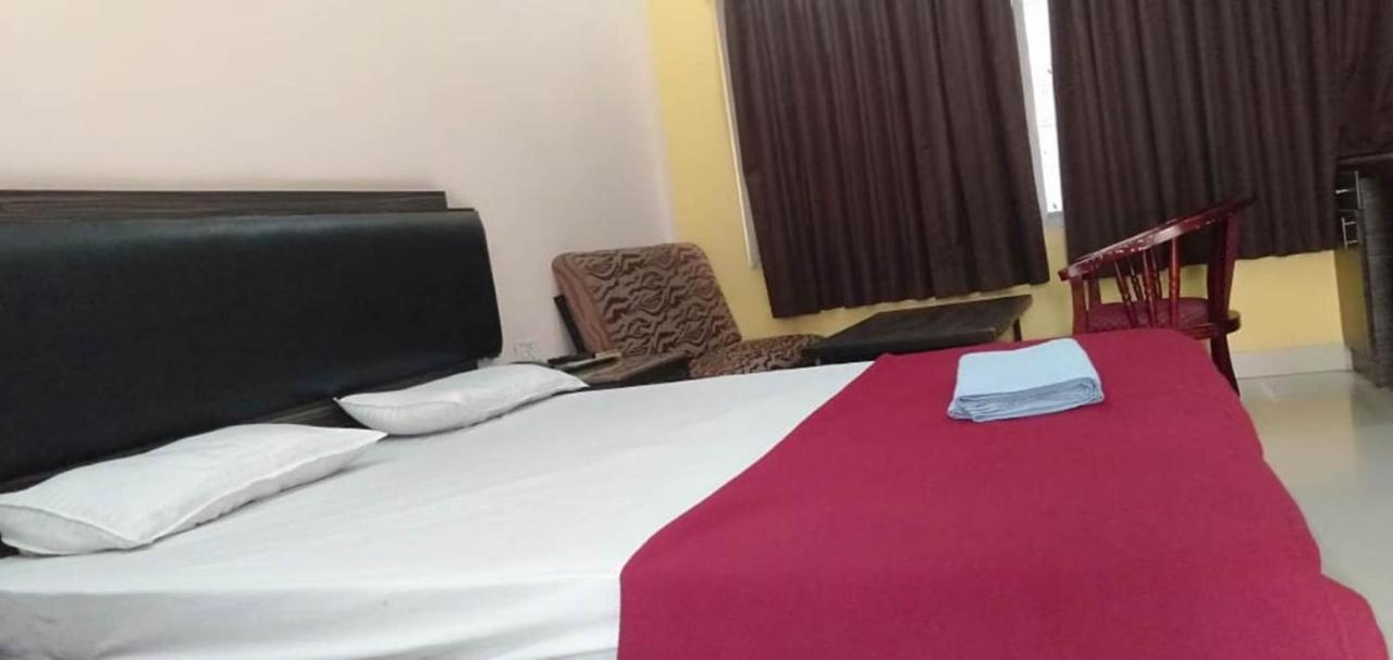 Iroomz Hoysala Residency Белларі Екстер'єр фото
