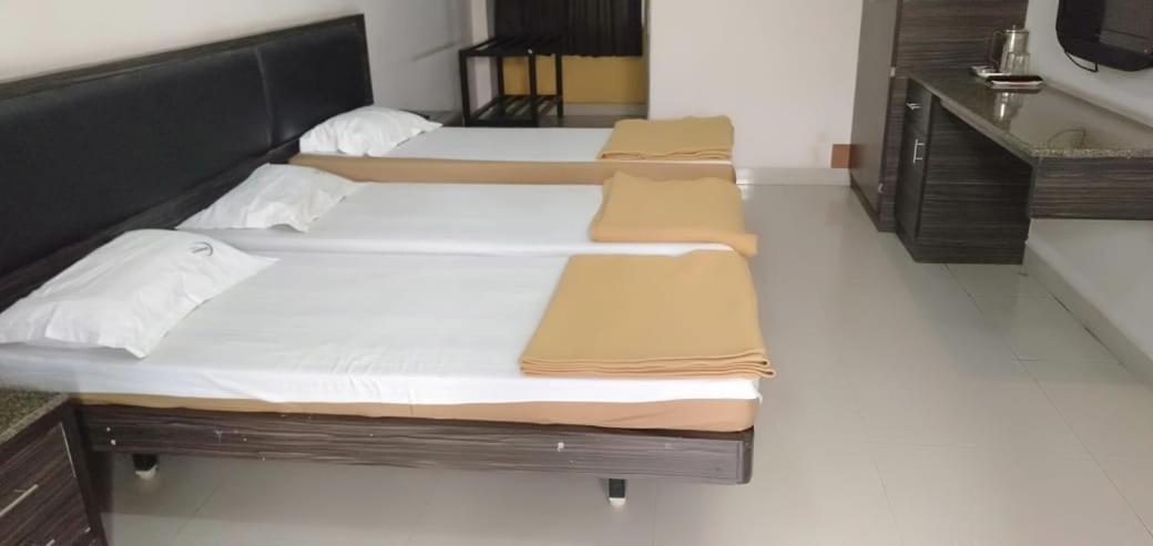 Iroomz Hoysala Residency Белларі Екстер'єр фото
