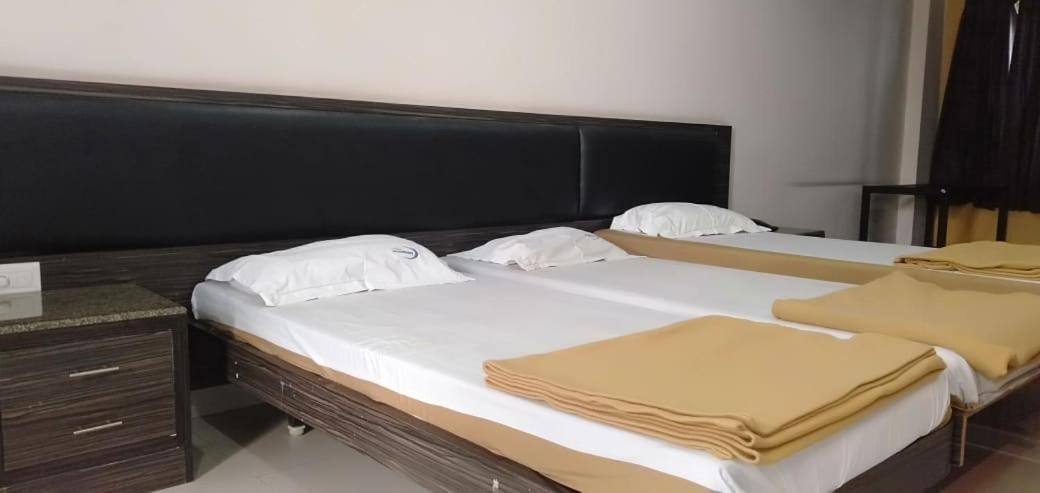 Iroomz Hoysala Residency Белларі Екстер'єр фото